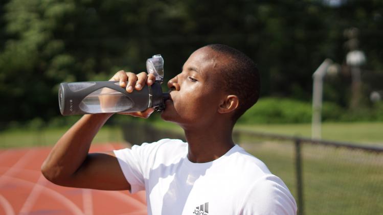 Waterbedrijven belonen kraanwater drinken met jaar lang gratis sporten